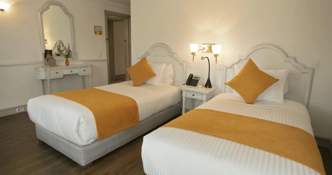 Habitación Twin Superior con dos camas en Hotel Vintage Bogotá