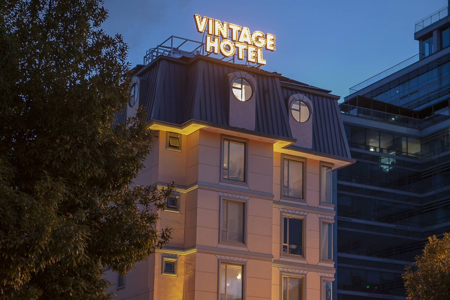 Fachada de Hotel Vintage Bogotá cerca del sector empresarial de la Calle 100